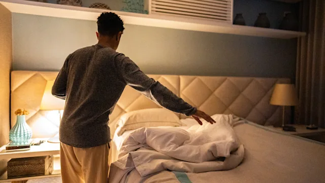 Sleep: man preparing for bed 1682610606
