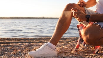 Lyme disease: Spraying tick repellant at beach 1381502658
