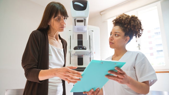 A HCP explaining mammogram results.