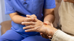 Steroids, NSAIDs, and DMARDs like methotrexate are all effective treatment options for rheumatoid arthritis and its associated pain. Which medication is the best?