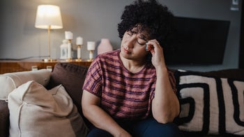 woman managing symptoms 1362378612