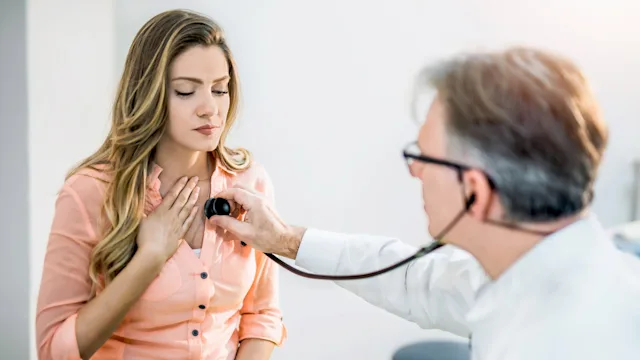 Heart: doctor listening to heart 960423478