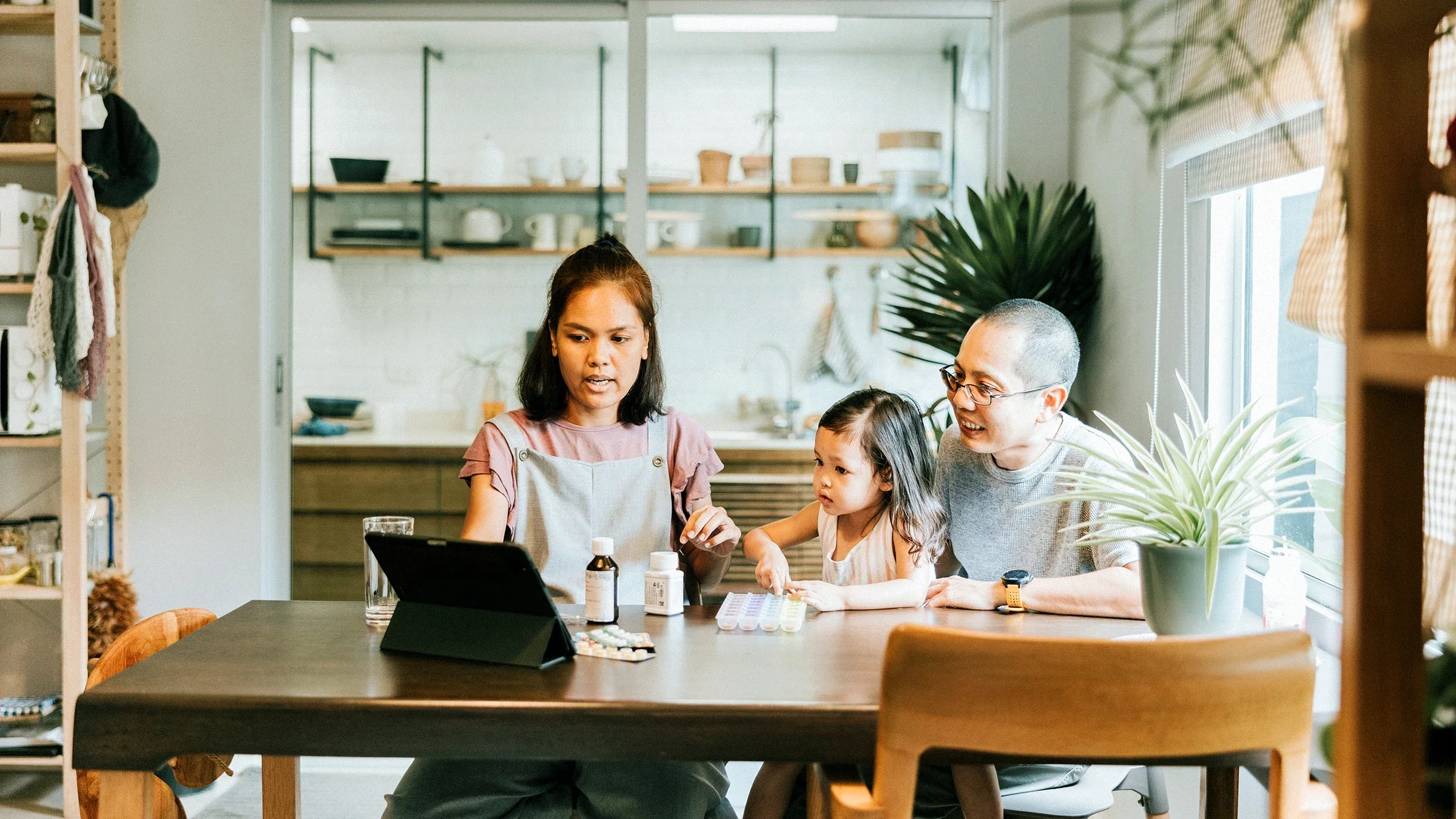 The parents of a toddler talk with a healthcare provider during a telehealth appointment. The symptoms of the flu in toddlers are similar to those of a cold. Toddlers usually recover from the flu in about a week. 
Erdark/E+ via Getty Images 