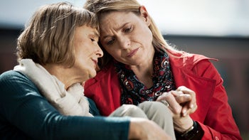 Health: Mental health: woman supporting friend 170062749