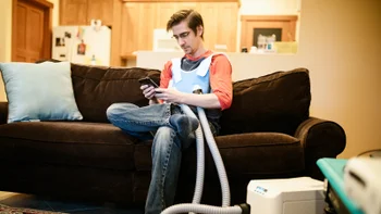 cystic fibrosis: cystic fibrosis patient chest medical device-1223028092