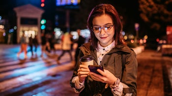 Diet nutrition: Coffee at night: holding coffee phone night 1311512412