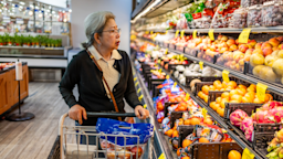 Metformin helps regulate glucose. But to help ensure good results, you need to eat the right diet. Learn more about foods to avoid on metformin with this guide.