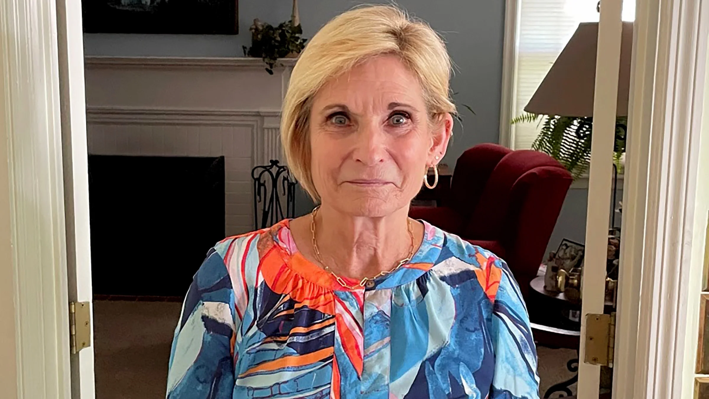 Portrait of Linda Watson in her home.