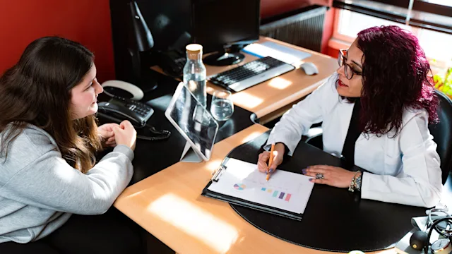 Teen Health: doctor speaking to teenager 1460592646