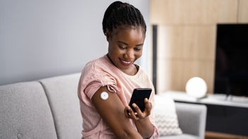 Diabetes: woman check diabetes monitor-1338374024