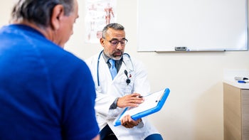 Pharmacy: healthcare professional speaking to patient 1511580682