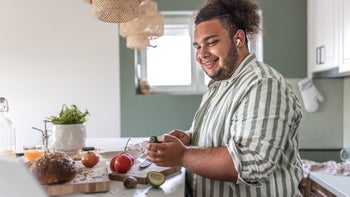 Diet and nutrition: man preparing a meal at home 1504461623