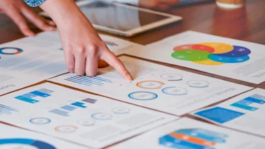 Research: finger pointing at data-1133887502