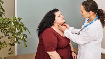 Health: hypothyroidism: woman thyroid exam-1309042023