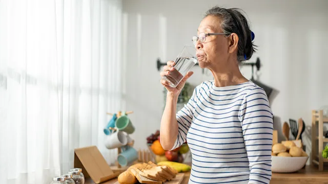 diet-nutrition: senior woman drinking water 1419482635