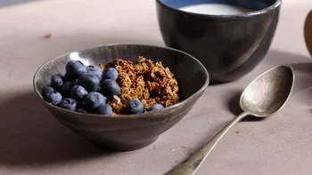 diet-nutrition: cereal and blueberries 2162833899