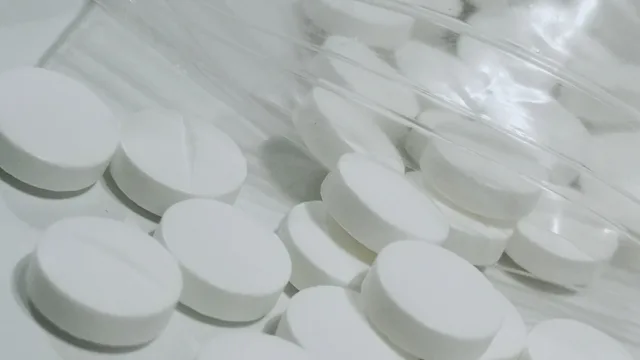 Health: Metformin: metformin tablets spilling bag-1248954978