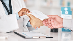 How much Jynarque costs without insurance varies based on several factors. But without discounts or assistance, a 28-day supply may cost over $20,000.