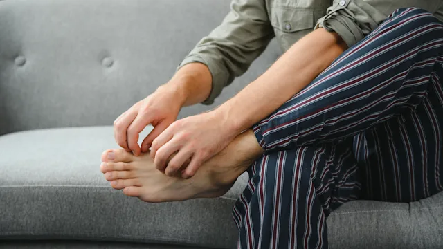 Psoriasis: Feet: closeup man scratching top of foot 1451130727