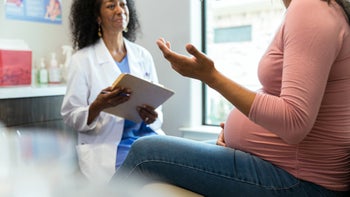 Health: Pregnancy: pregnant woman speaks to doctor 1340094923