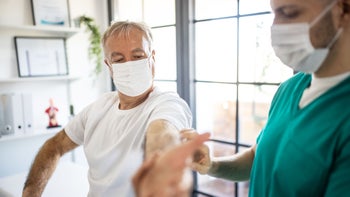 COVID-19: surgical mask patient checkup 1307398474