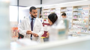 Clemastine: pharmacist speaking to a customer 1133851041