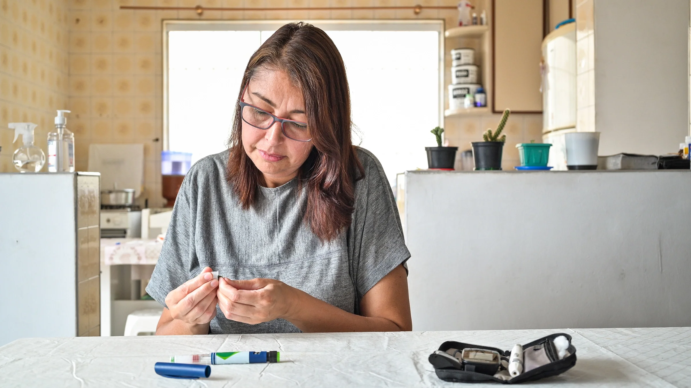 A woman prepares her insulin shot.
