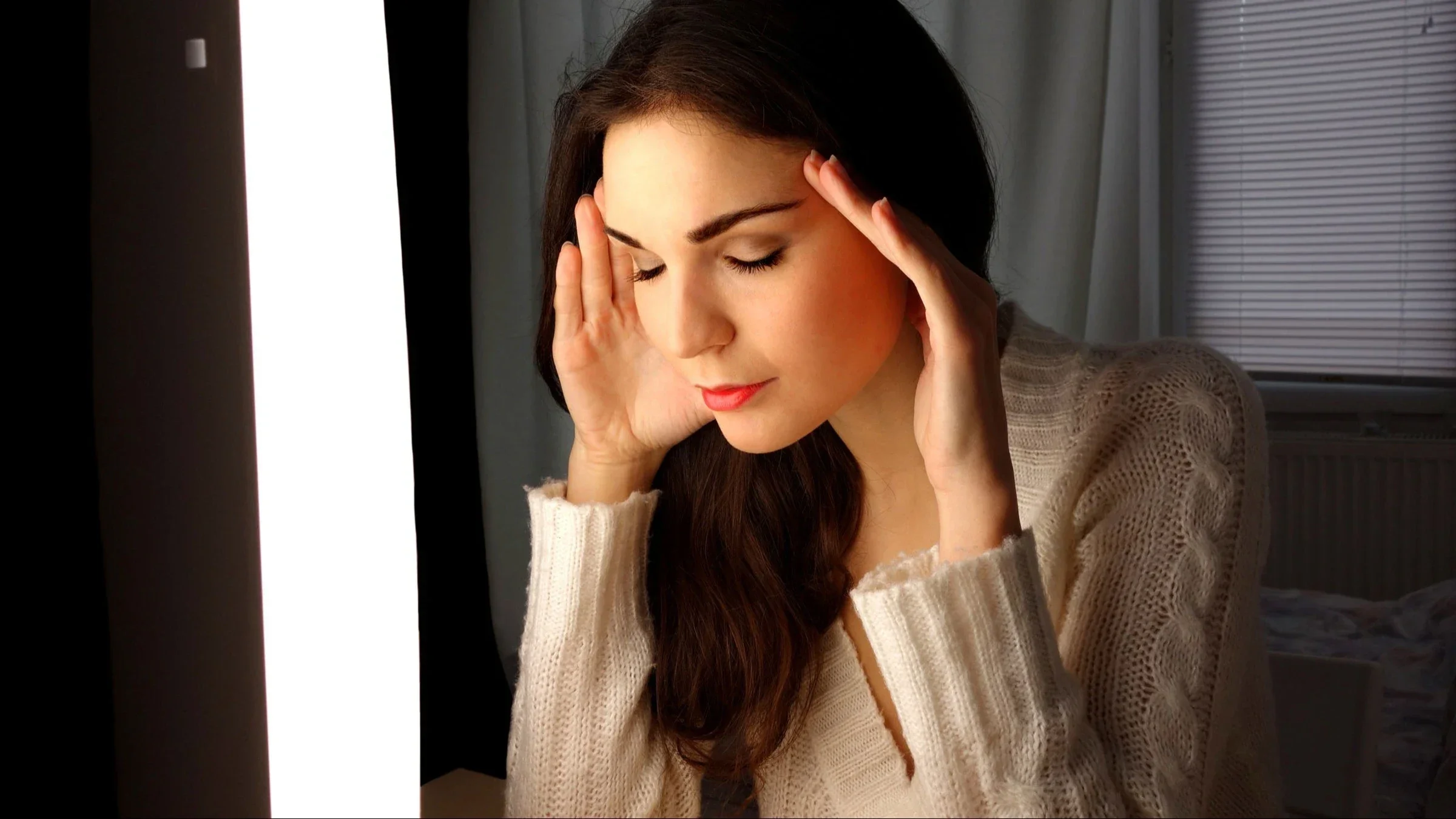 A woman is using light therapy to combat seasonal depression.
Rocky89/iStock via Getty Images Plus
