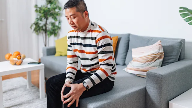 Arthritis: man with knee pain 1468589957