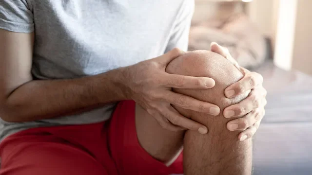 Musculoskeletal: closeup knee pain 1326435640