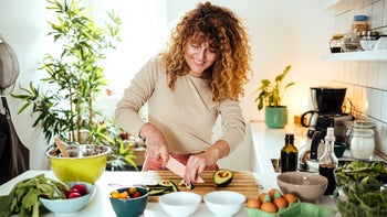 Diet Nutrition: woman slicing avocado 1492581115