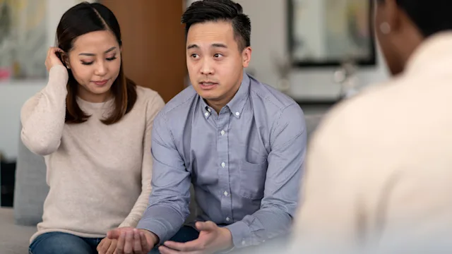 Relationships: couple speak to therapist 1148848091