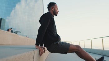 Movement exercise: man doing tricep dips 1455304295
