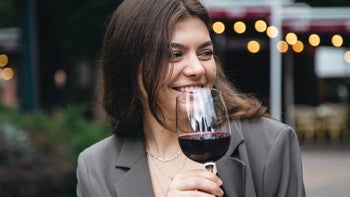 Dental care: woman drinking red wine 1412214821