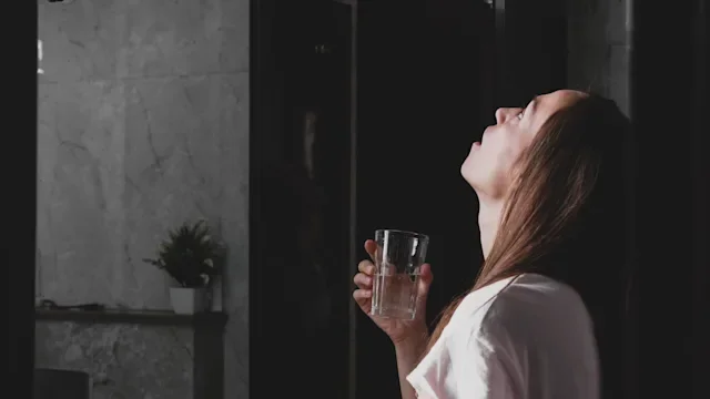 Throat: woman gargle water 1188607084