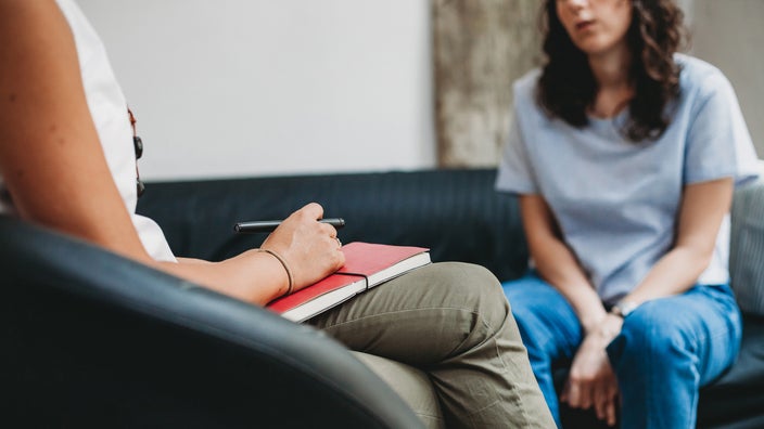 A woman talks to her therapist.