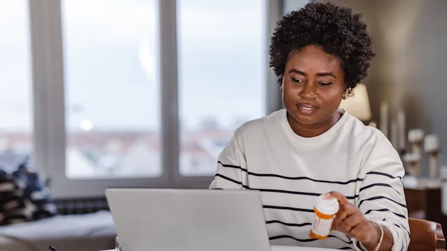 Pristiq: woman researches medication 1457203285