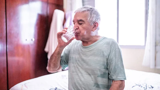 Heart failure: senior man drinking water 1457437209
