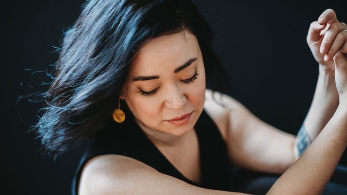 Lindsey Holcomb was overwhelmed when she was first diagnosed with multiple sclerosis.