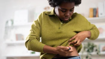 insulins: woman injecting insulin into abdomen 2251711297