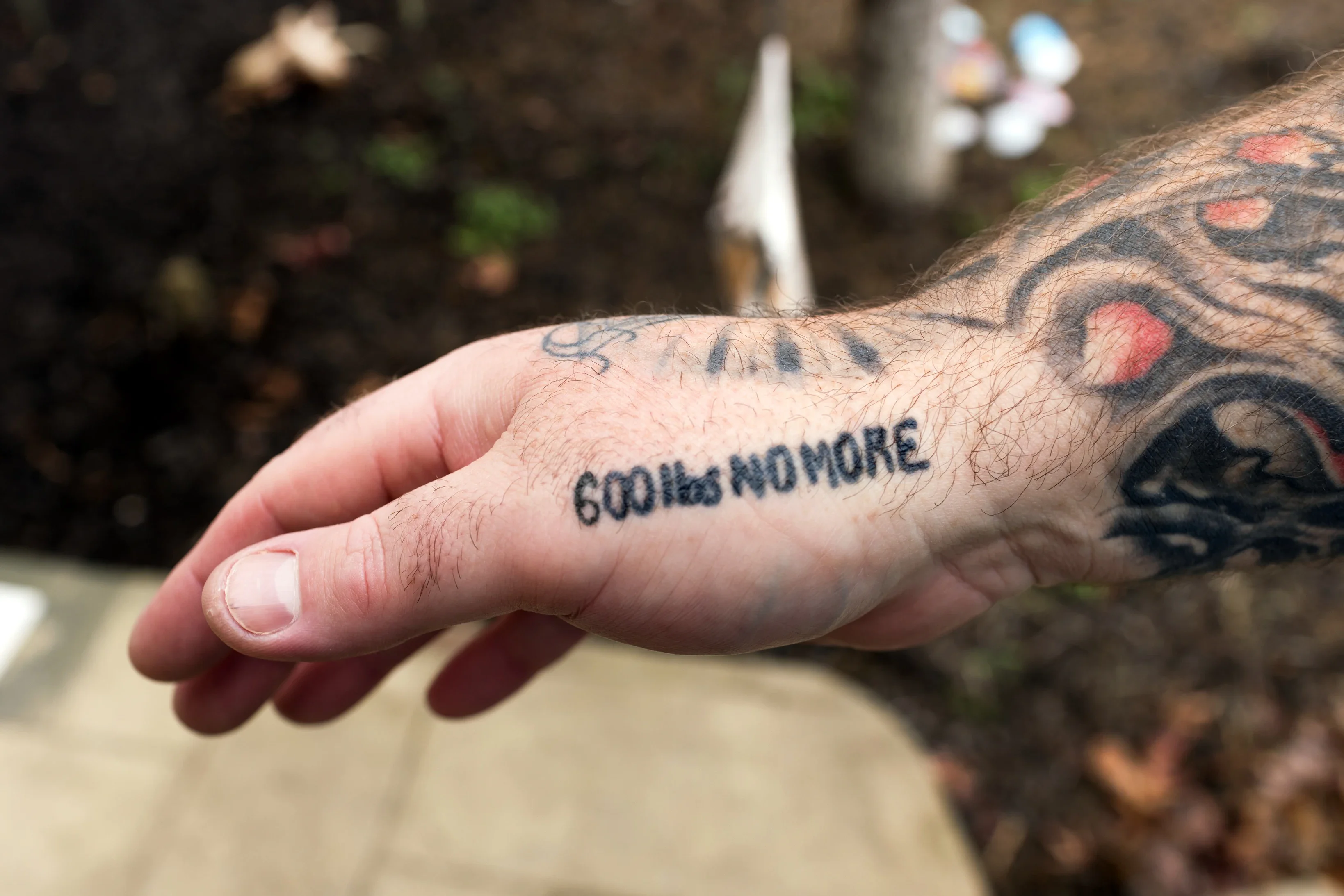 Pete Brennan's tattoo, which reads "600 lbs NO MORE," is shown in a close-up.