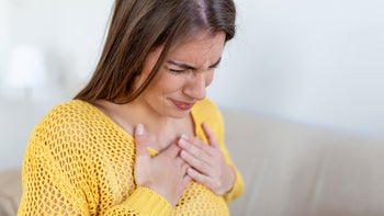 Health: Spiriva handihaler: holding hands to chest 1393072865
