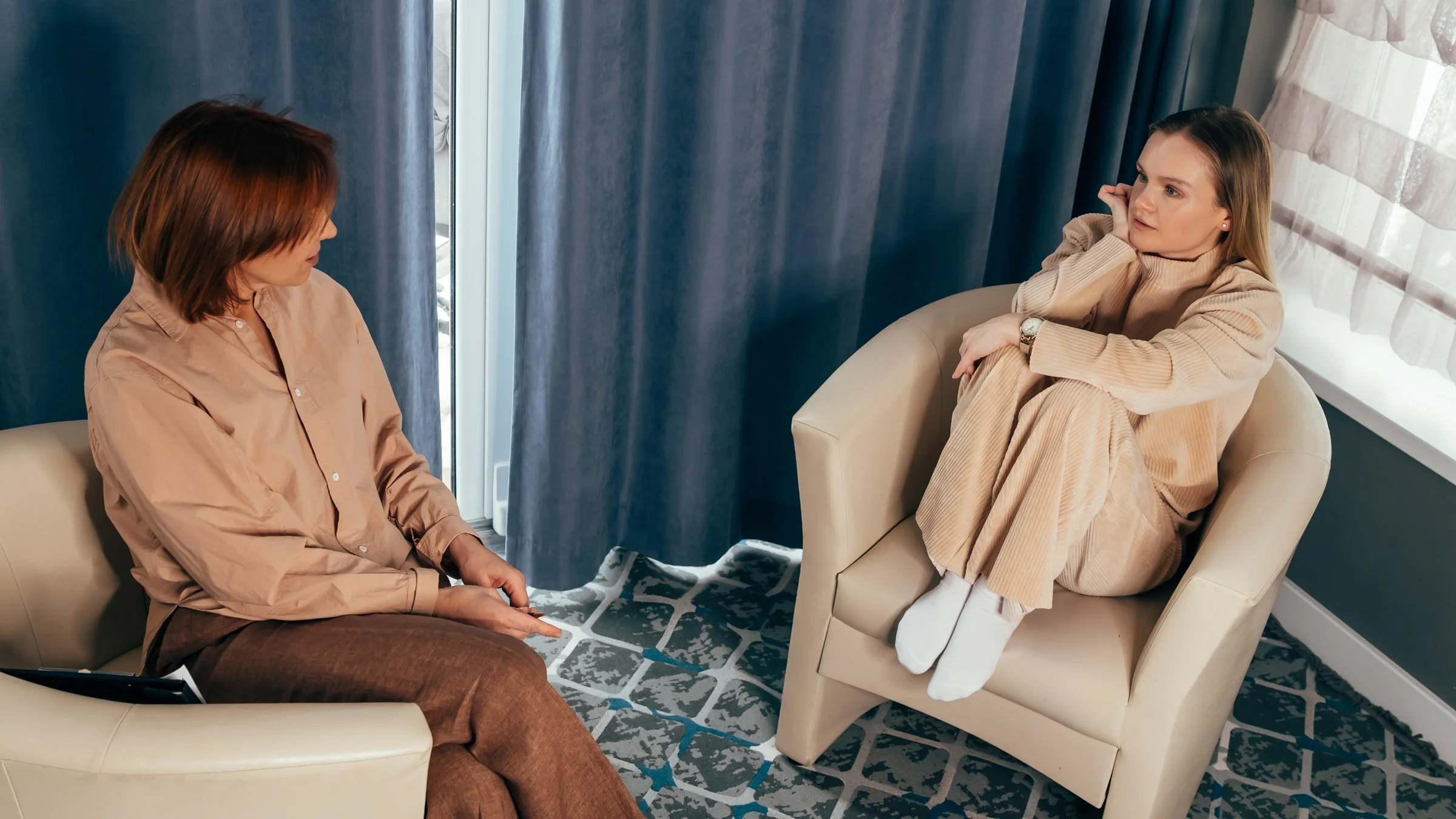 A patient consulting a therapist.