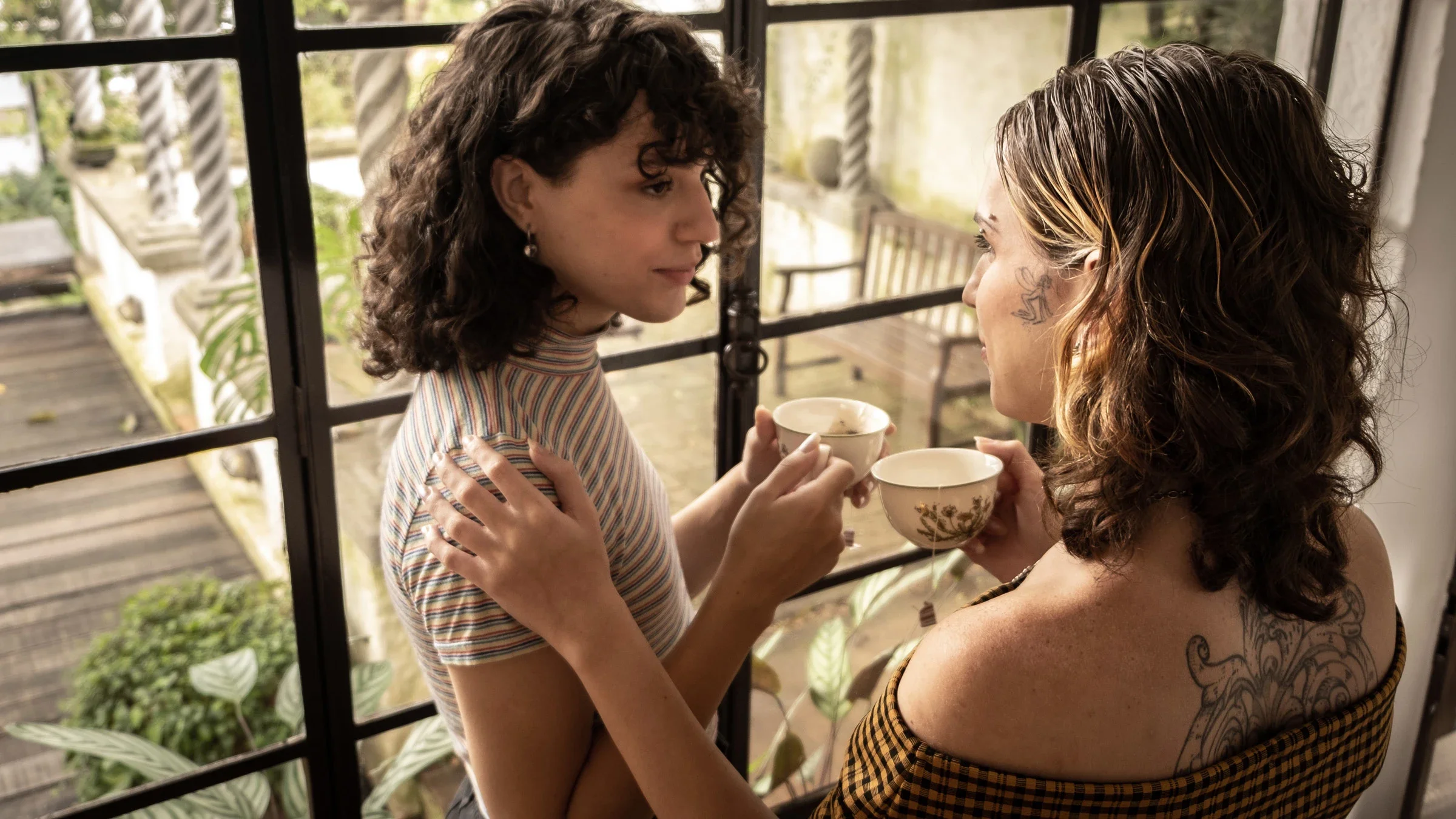 Eating disorders: consoling friend 1312513413