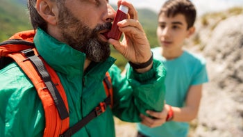 Albuterol: father using inhaler 1356975928
