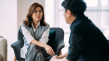 Paxil: man during therapy session 1498049997