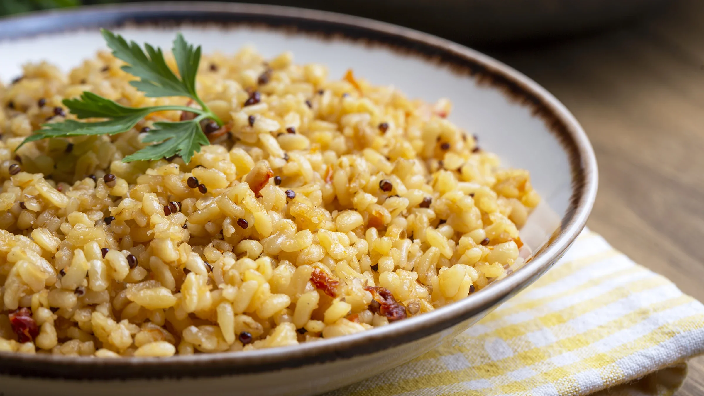 diet-nutrition: bowl of bulgar and quinoa 1472031057