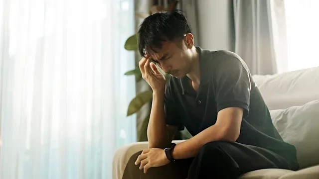 Headache: man with headache 2273542190