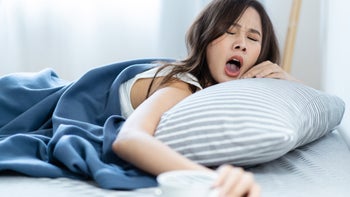 Sleep: Morning person: yawning snoozing alarm 1488489694