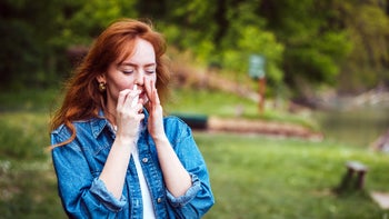 Astepro: woman nasal spray outdoors 1397697002